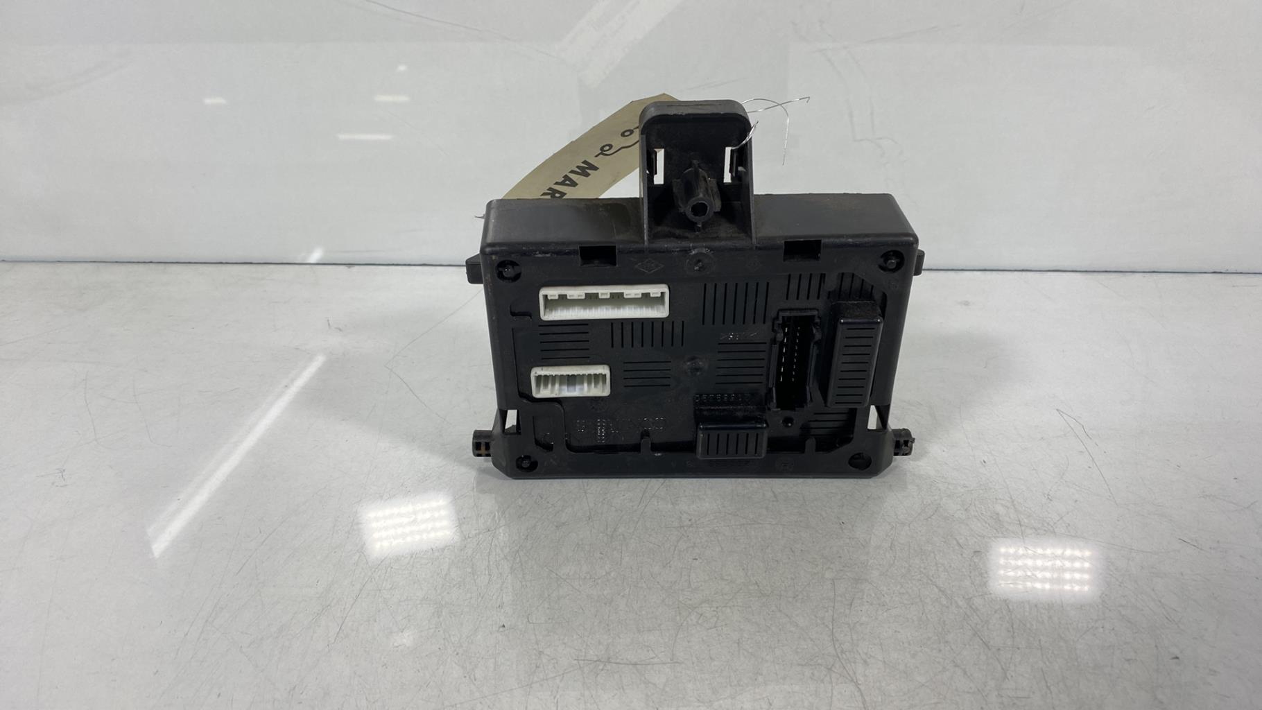 Boitier UCH RENAULT CLIO 3 PHASE 1 Essence - 1