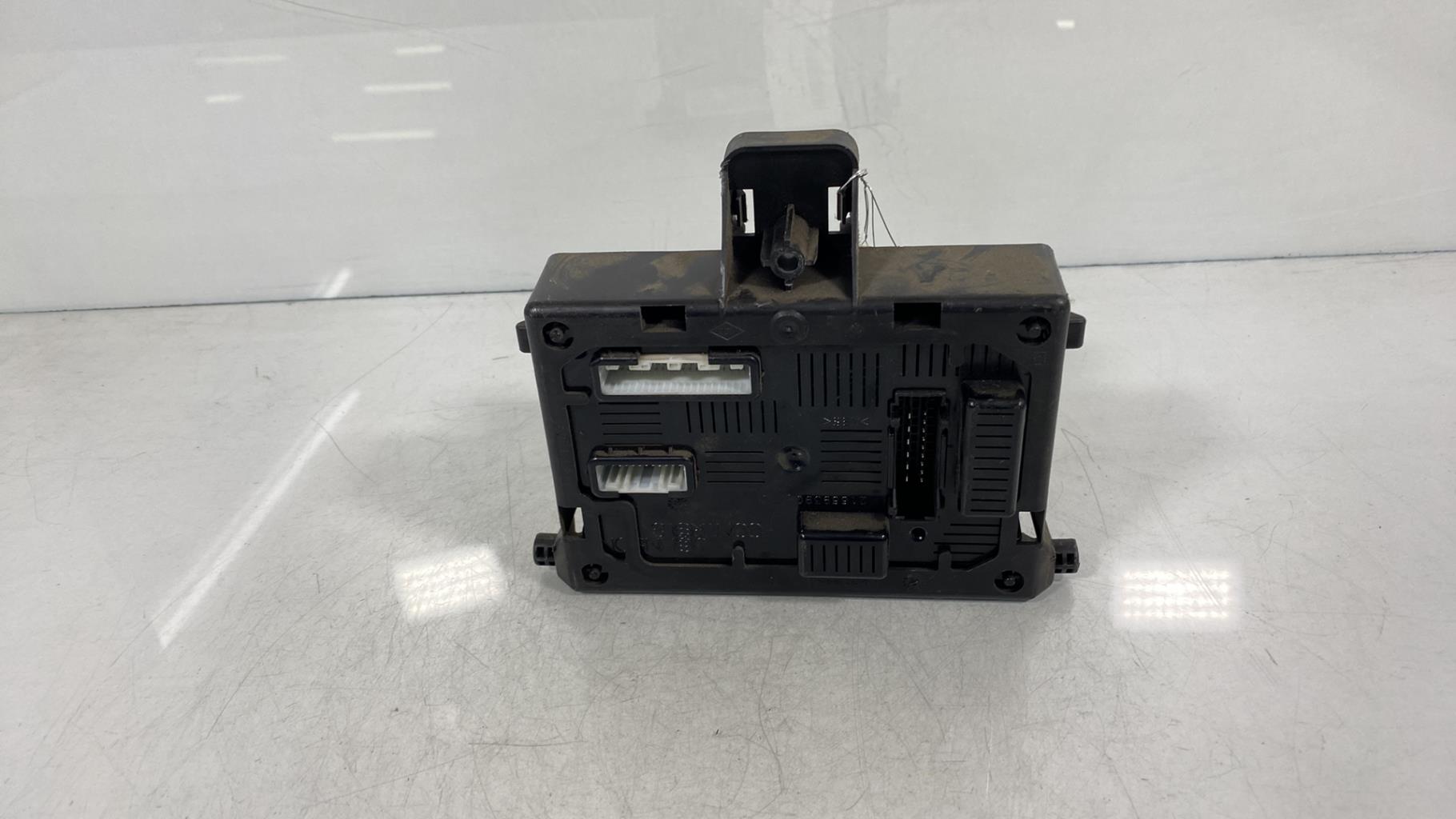 Boitier UCH RENAULT CLIO 3 PHASE 2 Diesel - 1