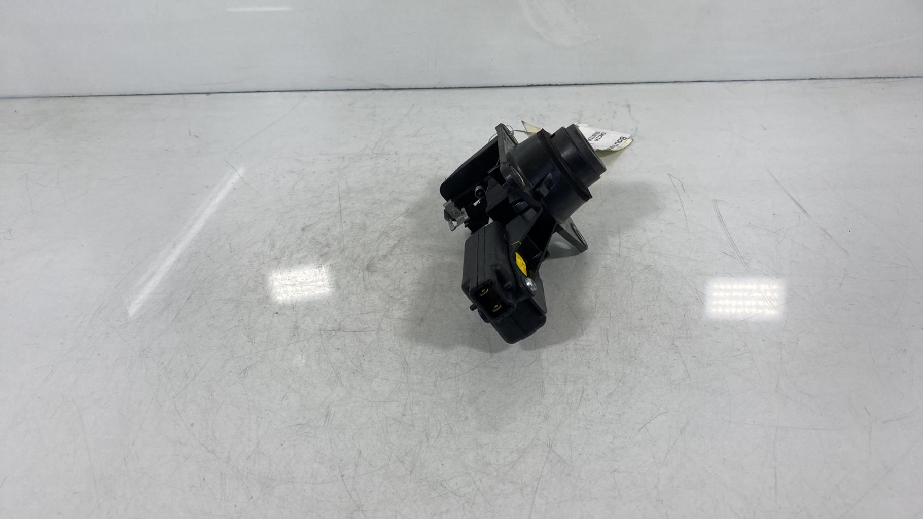 Bouton de coffre DACIA DUSTER 1 PHASE 1 Diesel - 1