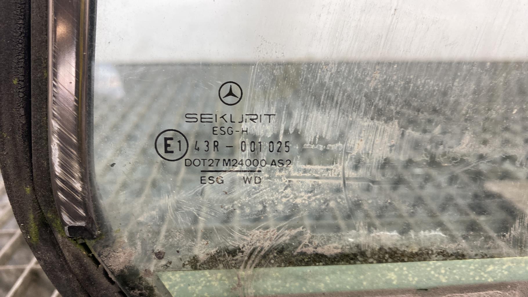 Custode arriere gauche MERCEDES 300 C124 PHASE 1 COUPE Essence - 1