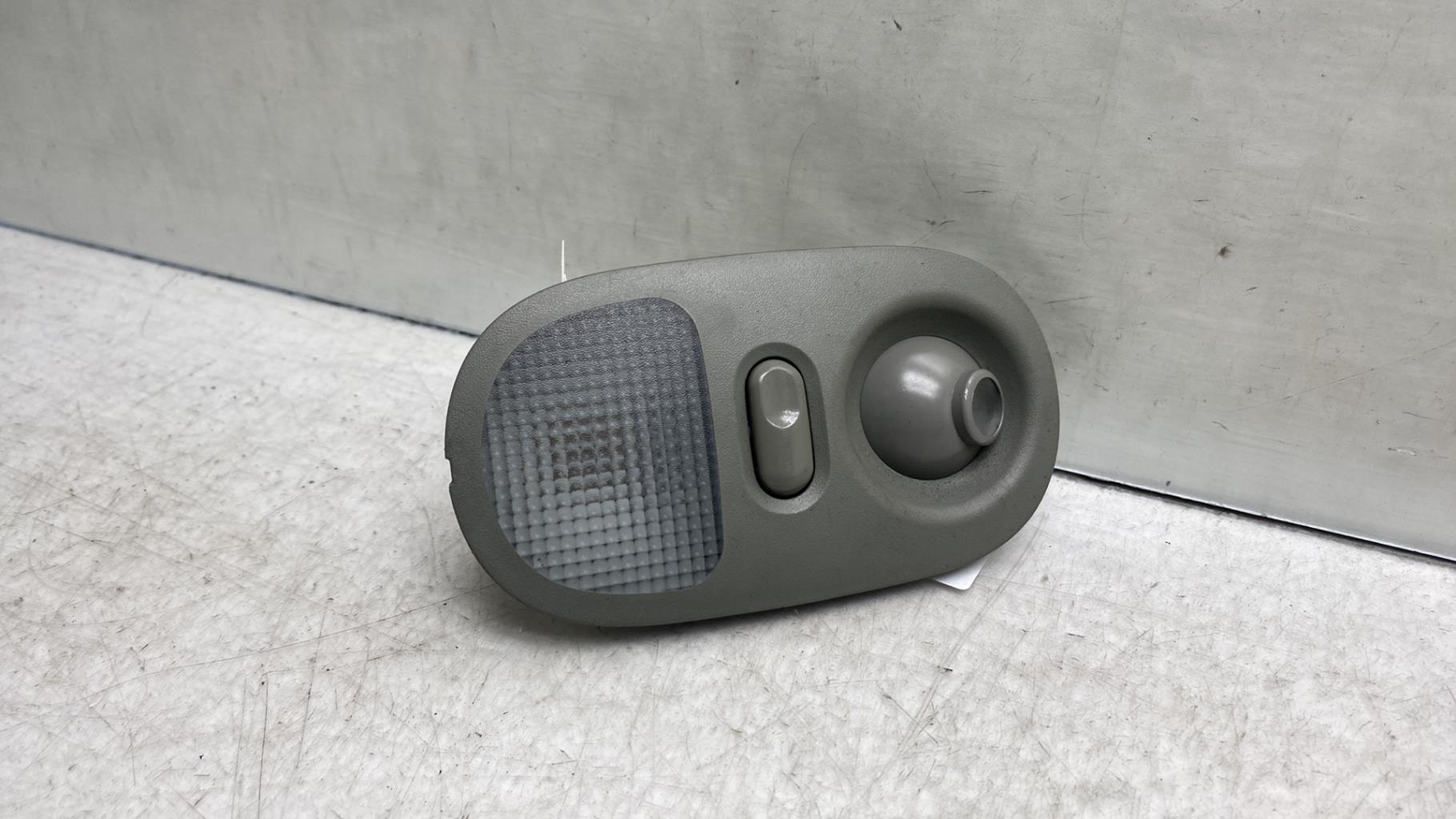 Eclairage de plafonnier RENAULT CLIO 2 PHASE 2 Diesel - 1