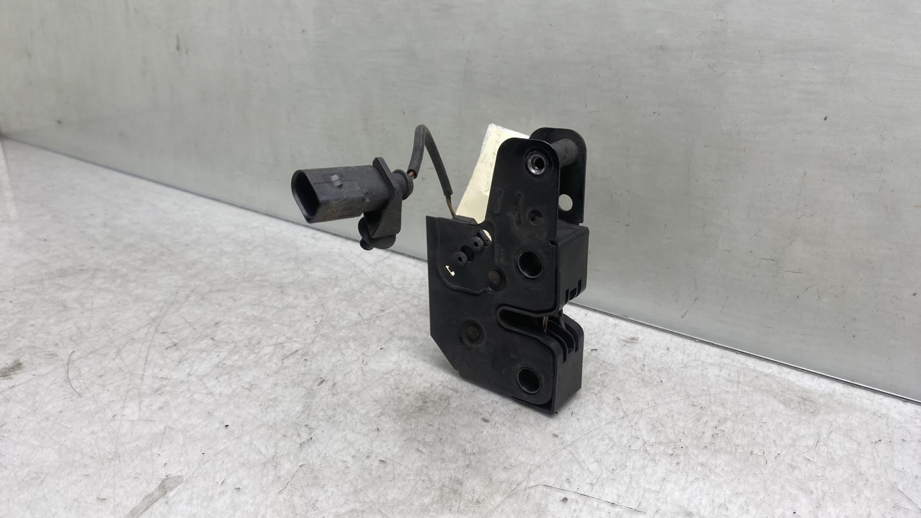 Fermeture de capot VOLKSWAGEN POLO 4 PHASE 1 Essence - 1