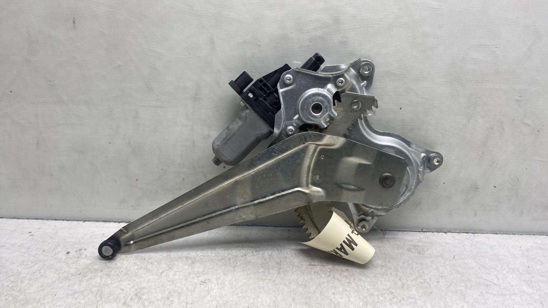 Alzacristalli elettrico posteriore sinistro SUZUKI SWIFT 4 Diésel - 1