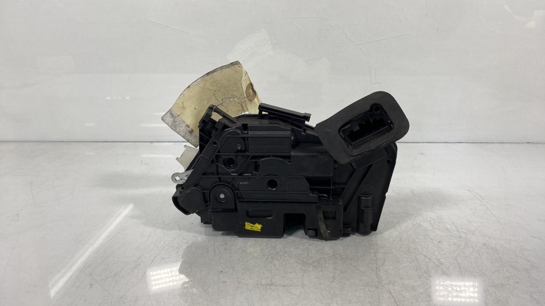 Serrure avant droit VOLKSWAGEN GOLF 6 Diesel - 1