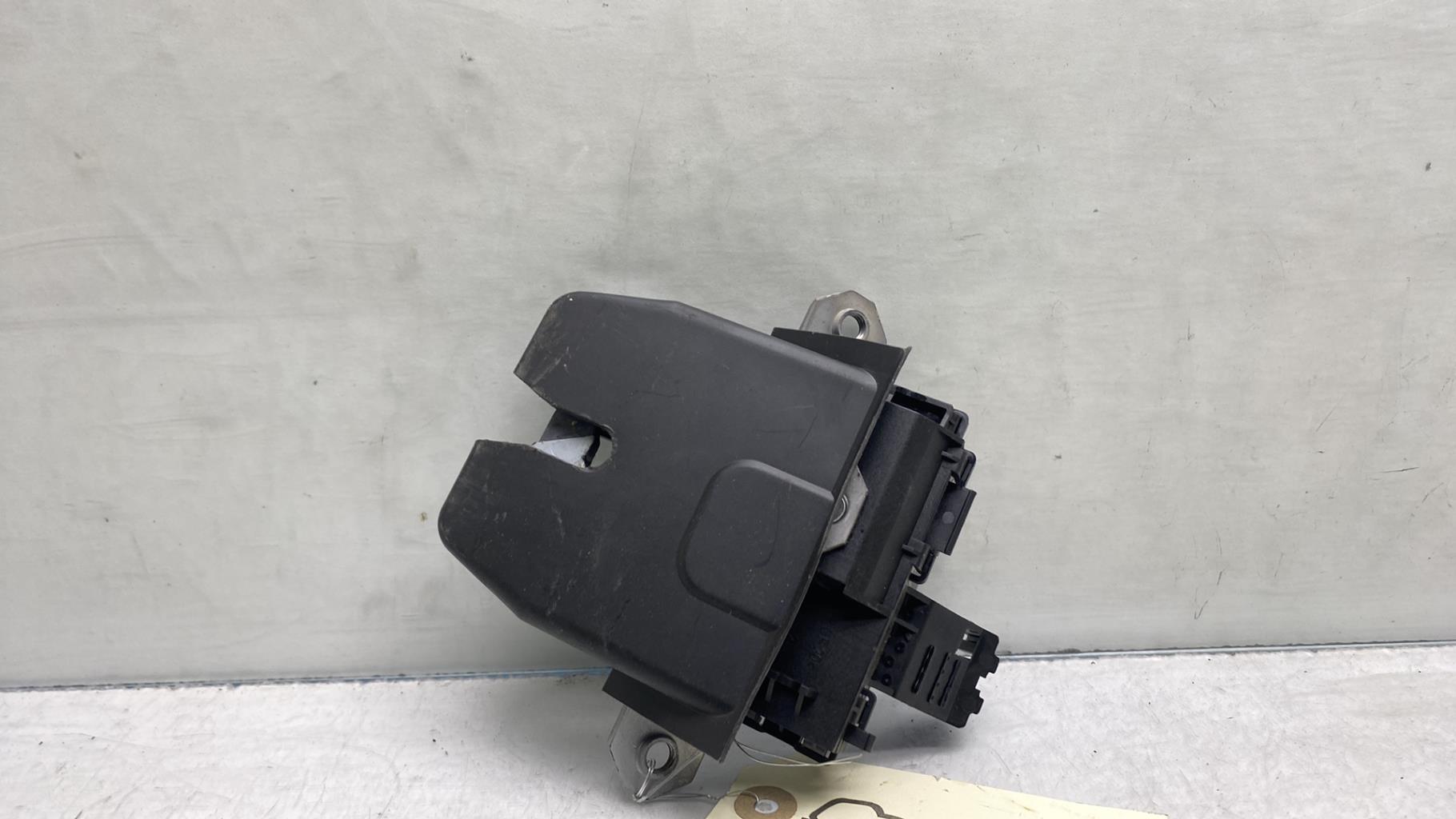 Serrure de coffre FORD FOCUS 2 PHASE 2 Diesel - 1
