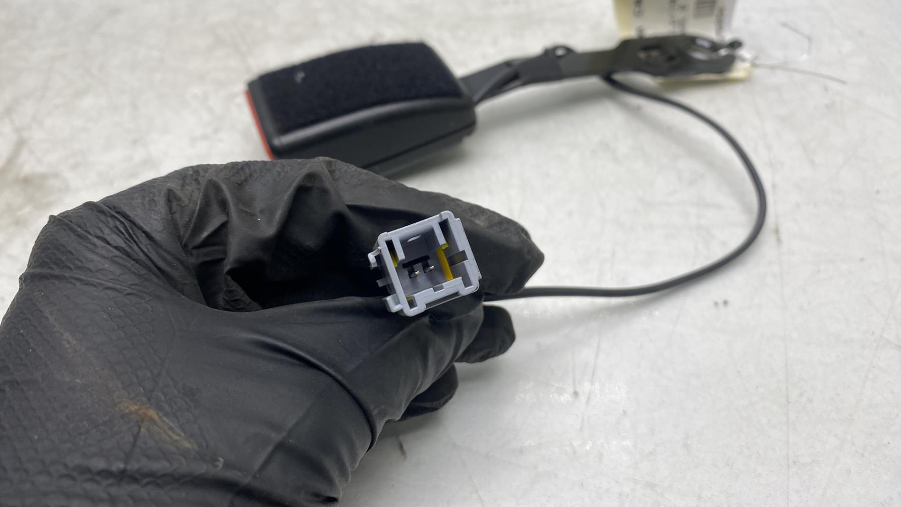 Aggancio cintura sicurezza anteriore destro PEUGEOT 208 1 PHASE 2 Gasolina - 1