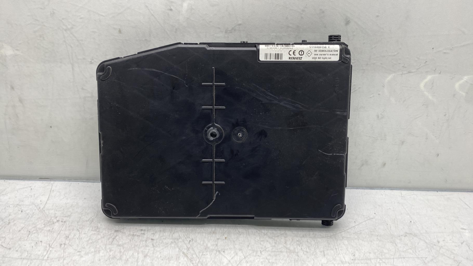 Boitier UCH RENAULT SCENIC 2 PHASE 1 Essence - 1