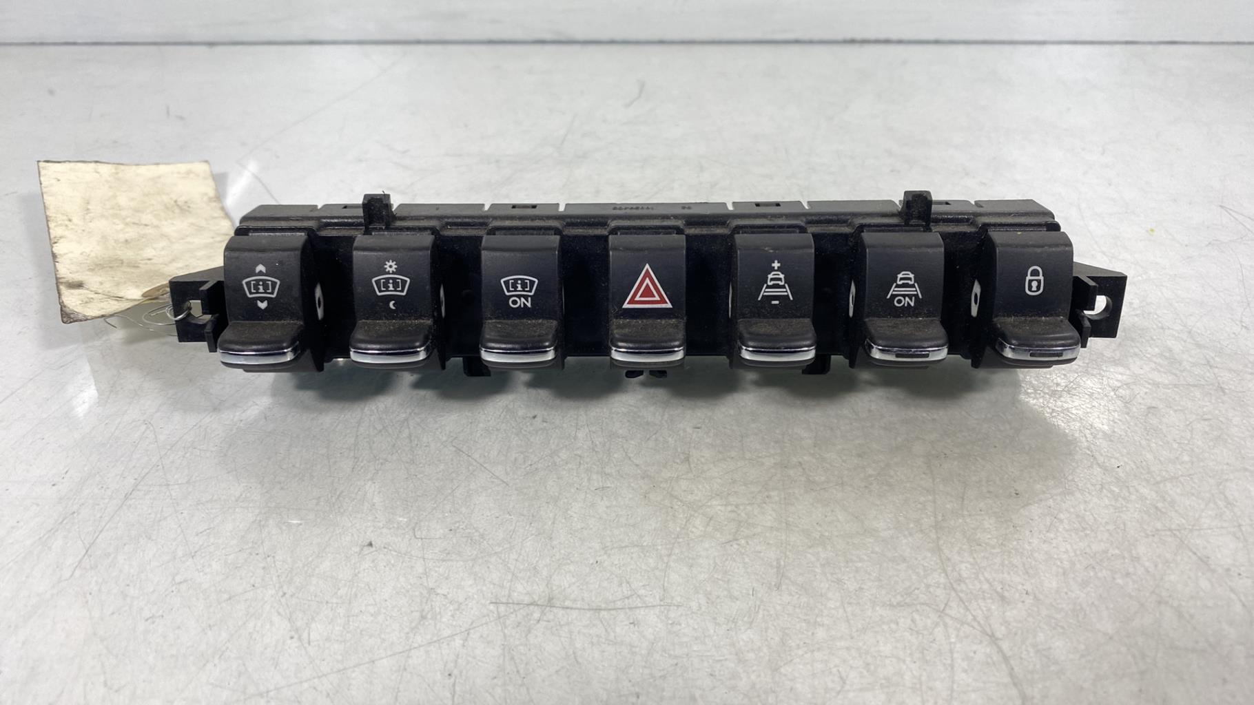 Bouton de warning PEUGEOT 3008 1 PHASE 1 Diesel - 1
