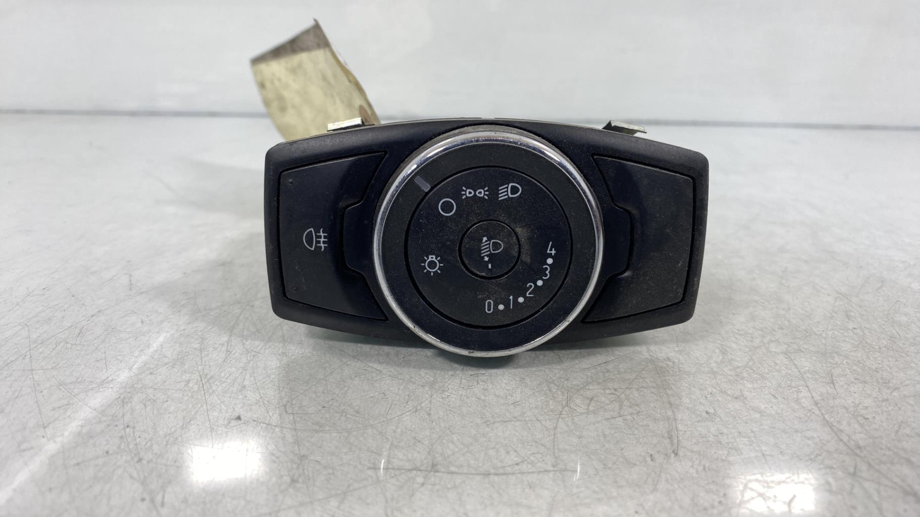 Commande de phare FORD FOCUS 3 PHASE 1 Diesel - 1