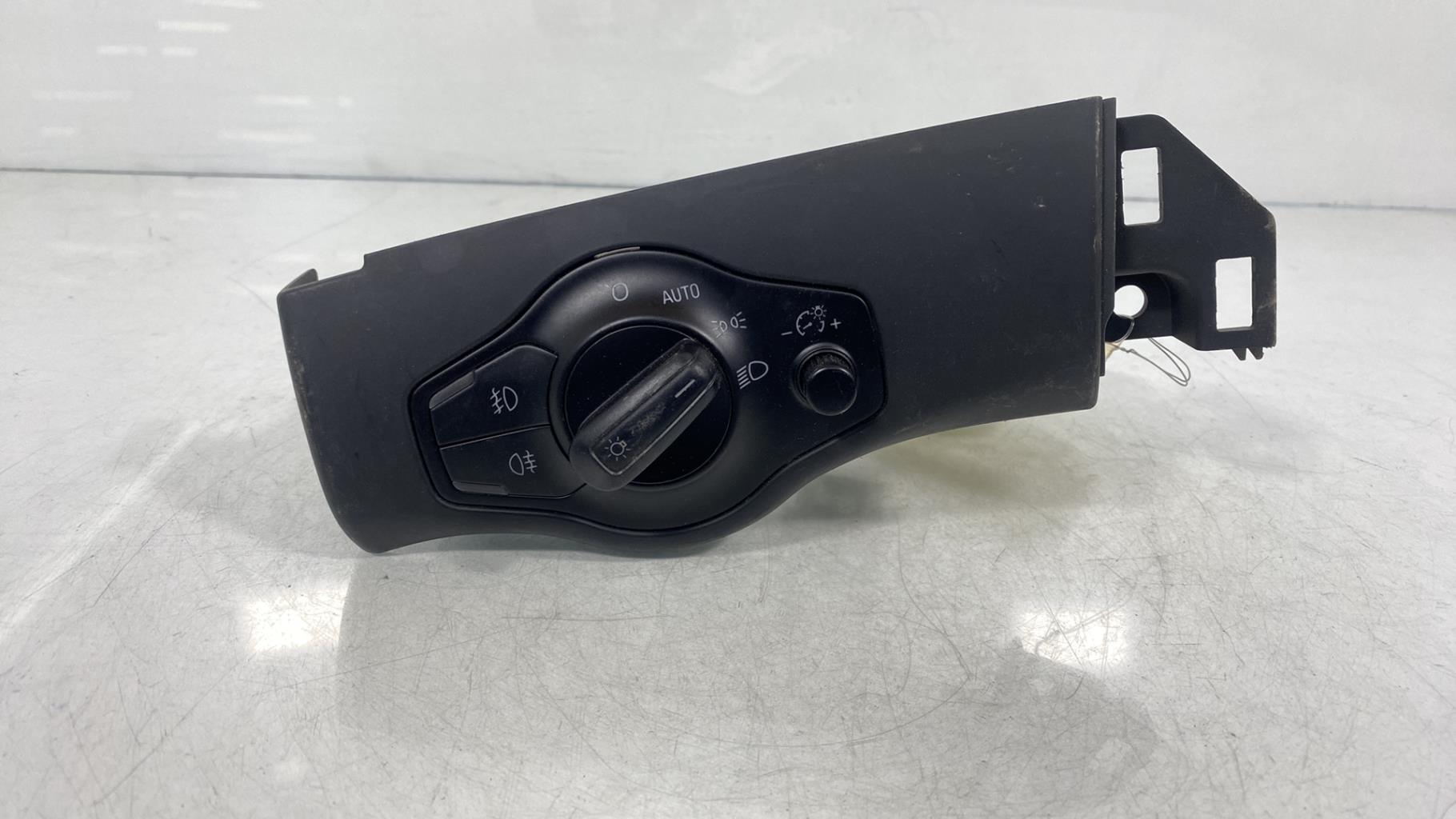 Commande de phare AUDI A4 3 PHASE 1 Diesel - 1