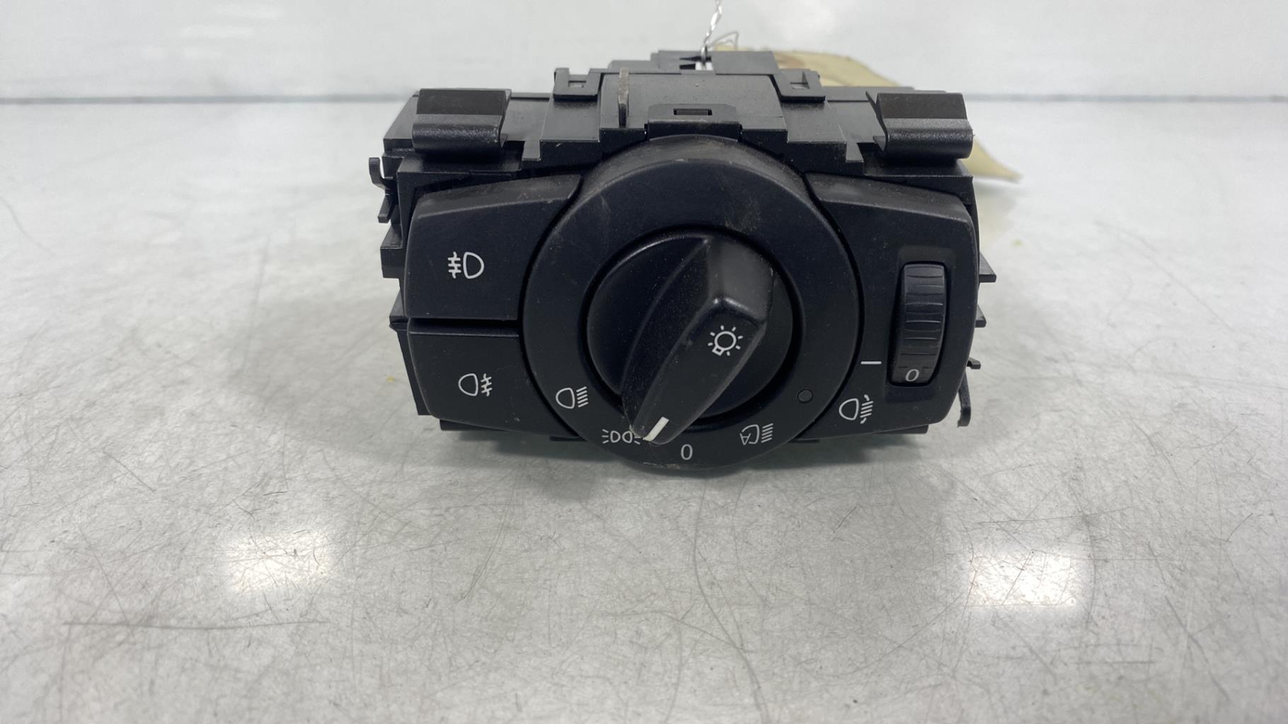 Commande de phare BMW SERIE 1 E87 PHASE 2 Essence - 1