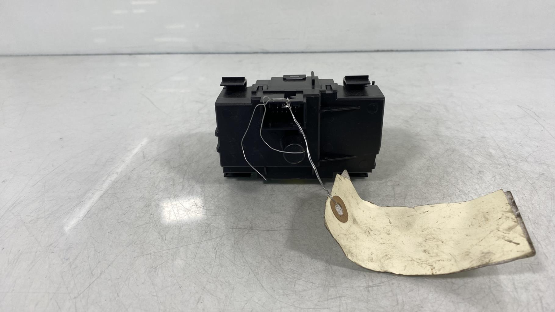 Commande de phare BMW SERIE 1 E87 PHASE 2 Diesel - 1