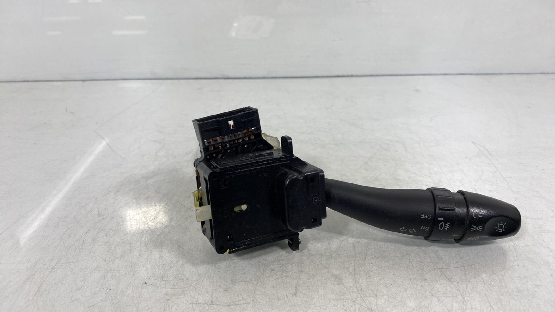 Commodo phare HYUNDAI SONATA 4 PHASE 1 Essence - 1