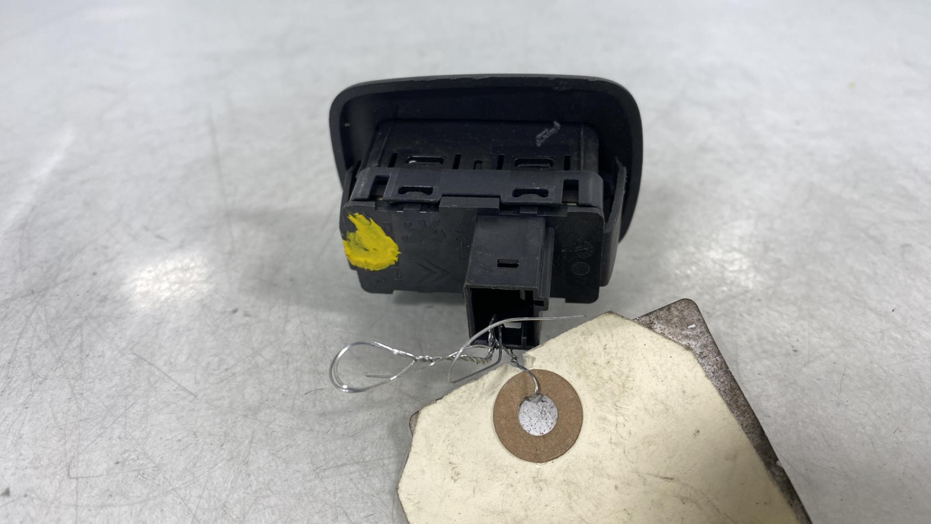 Interruttore lavacristalli posteriore destro CITROEN C5 2 BREAK Diésel - 1