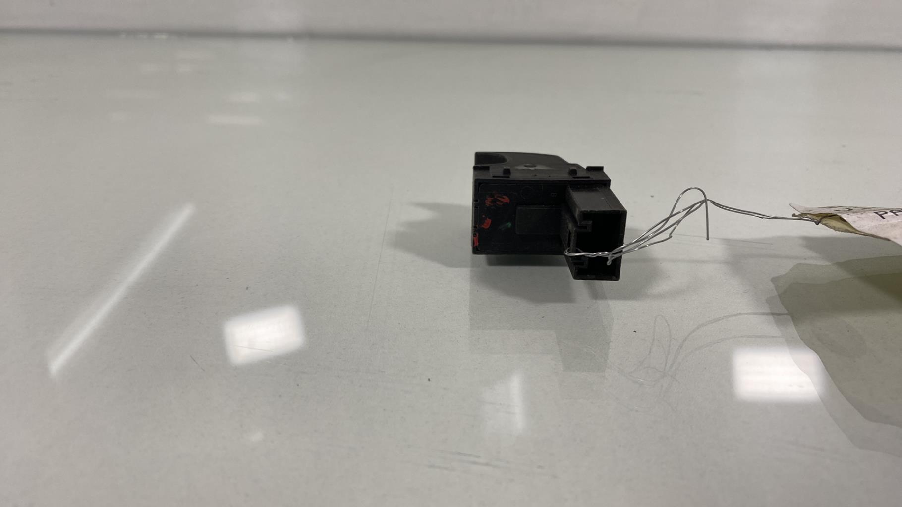 Interruttore lavacristalli posteriore destro VOLKSWAGEN PASSAT 5 BREAK  - 1
