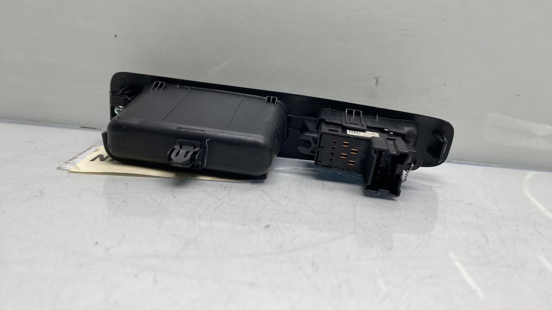 Interruttore lavacristalli posteriore sinistro NISSAN QASHQAI 1 PHASE 2 Diésel - 1