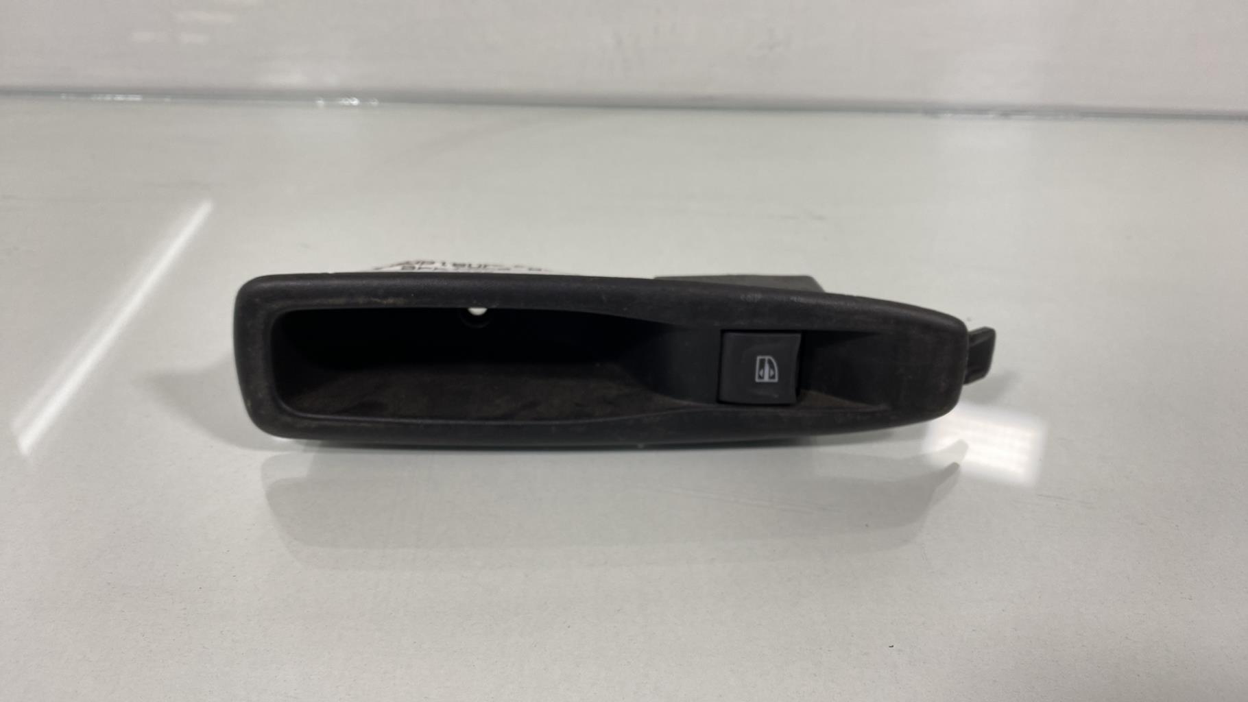 Interruttore lavacristalli posteriore sinistro RENAULT CLIO 4 PHASE 1 Diésel - 1