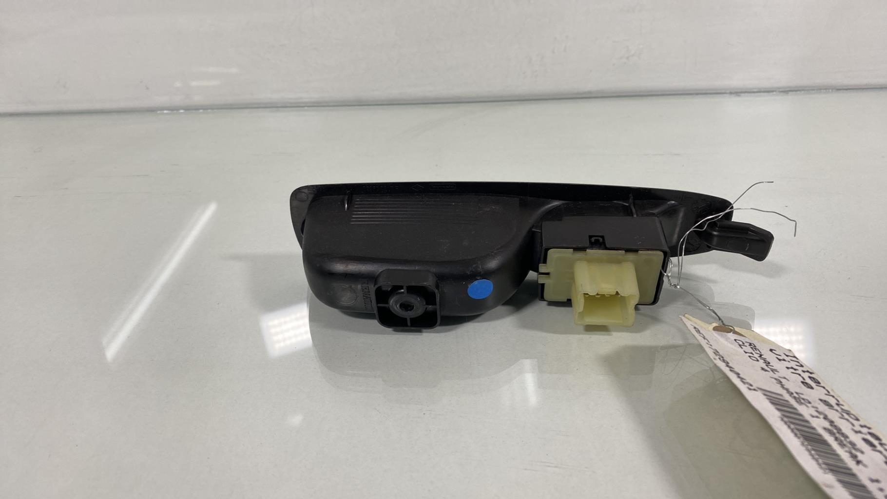 Interruttore lavacristalli posteriore sinistro RENAULT CLIO 4 PHASE 1 BREAK Diésel - 1