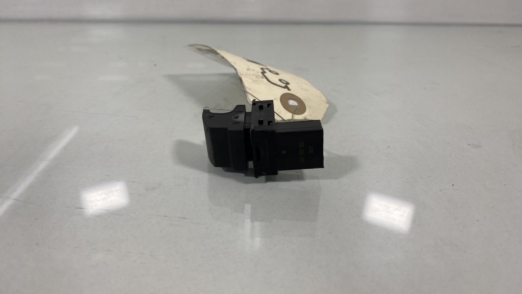 Interruttore lavacristalli posteriore sinistro VOLKSWAGEN JETTA 4 Gasolina/Híbrido - 1
