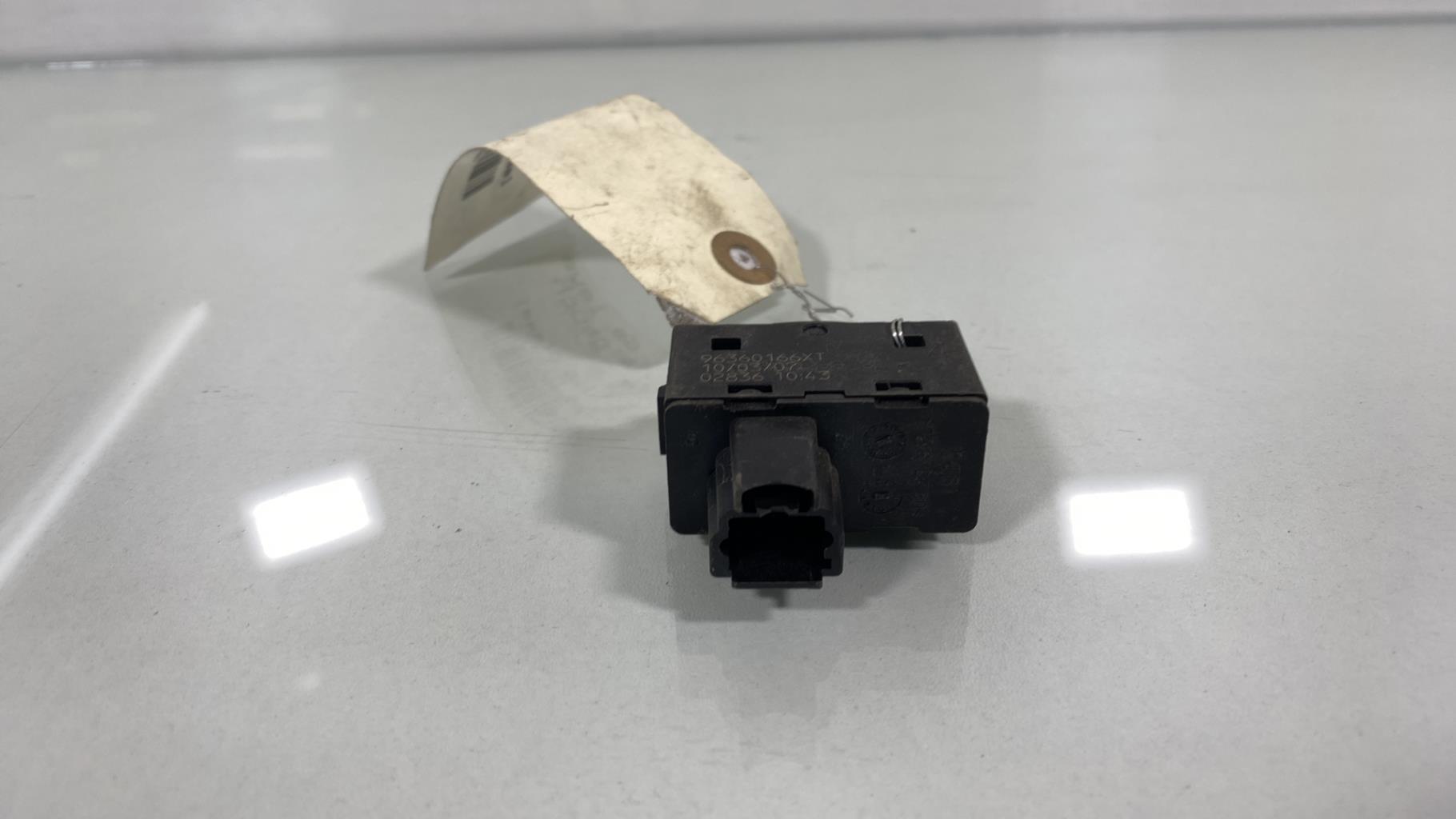 Interruttore lavacristalli posteriore sinistro PEUGEOT 407 PHASE 1 BREAK Diésel - 1