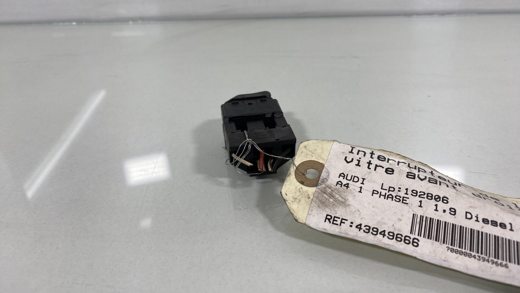 Interruttore lavacristalli anteriore destro AUDI A4 1 PHASE 1 Diésel - 1