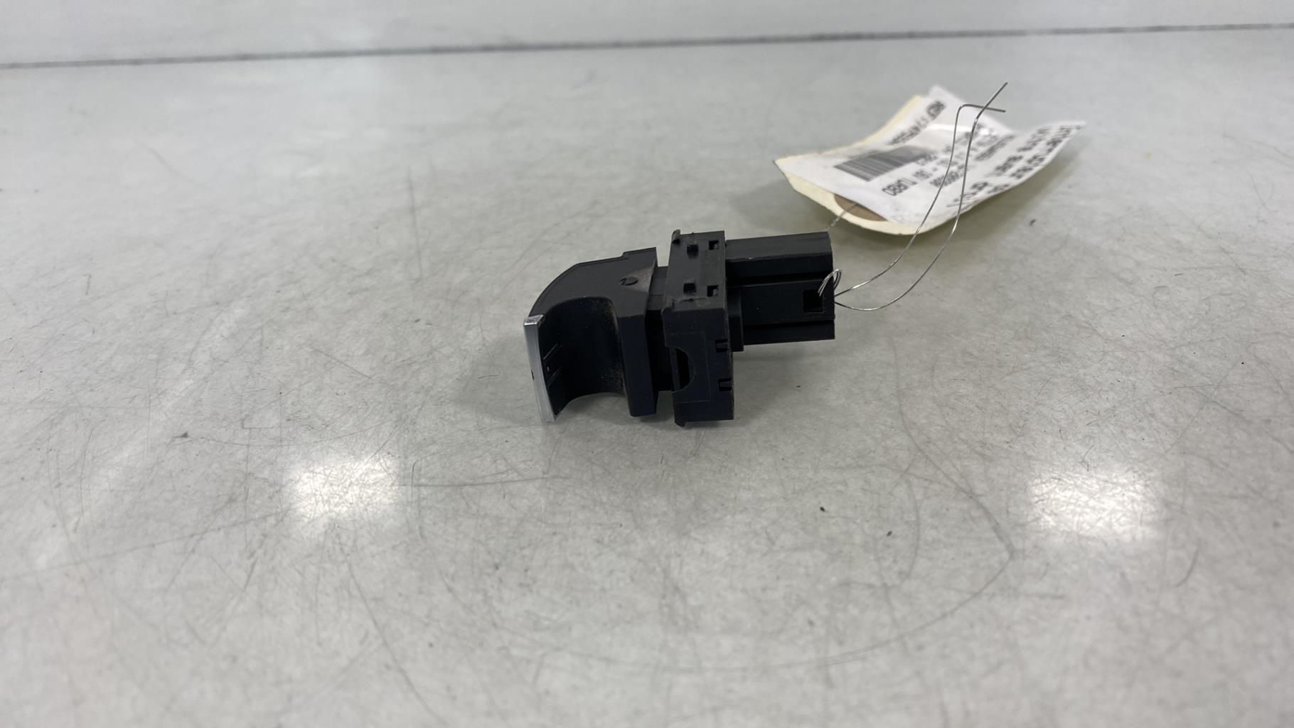 Interruttore lavacristalli anteriore destro VOLKSWAGEN JETTA 4 Gasolina/Híbrido - 1