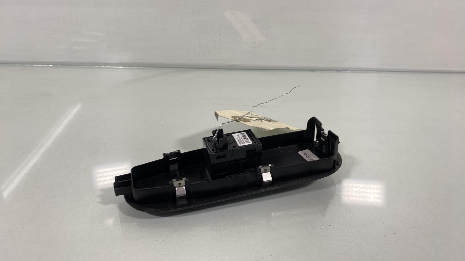 Interruttore lavacristalli anteriore destro MINI MINI 3 F55 Diésel - 1