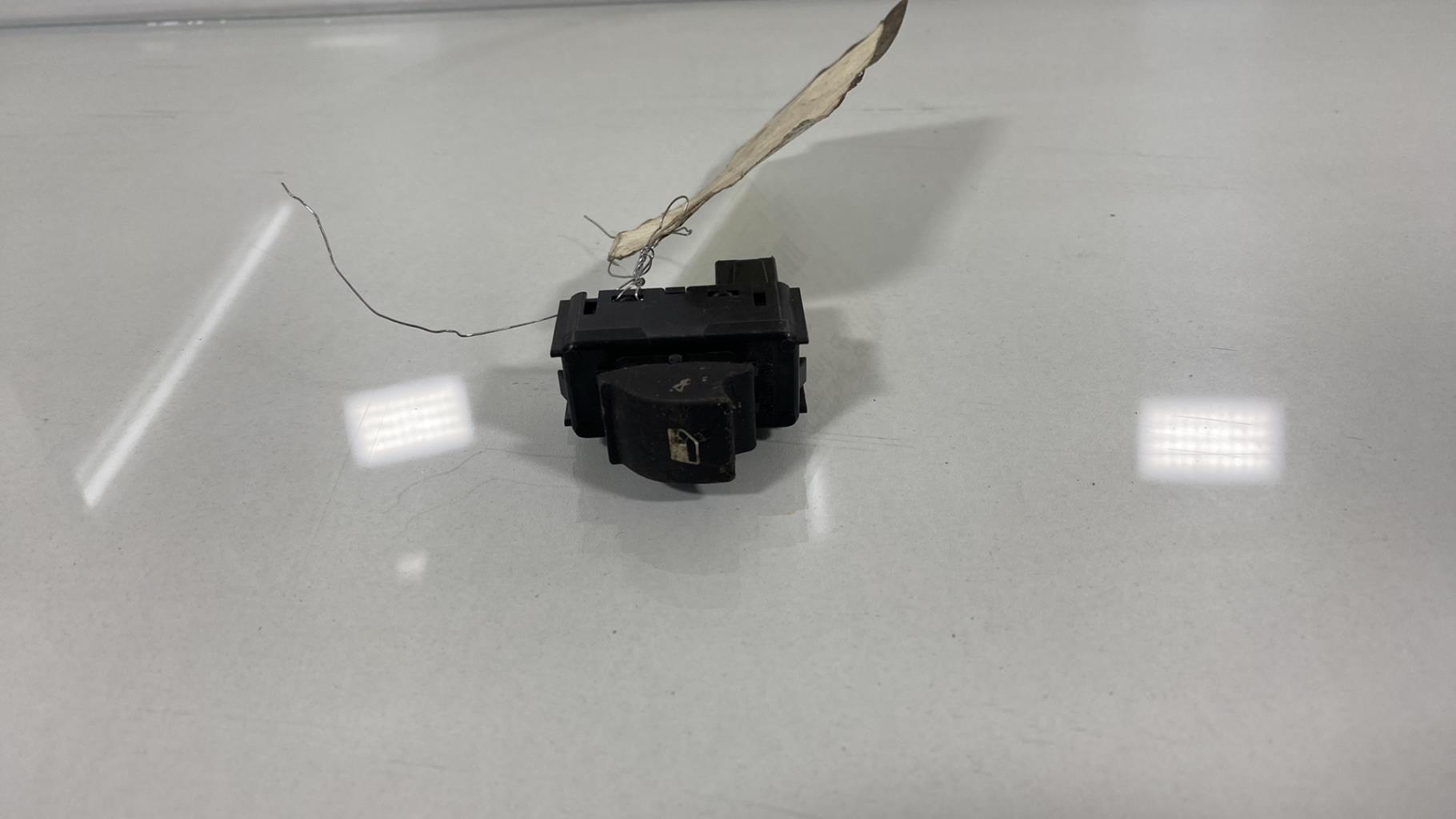 Interruttore lavacristalli anteriore destro CITROEN C4 2 PHASE 1 Diésel - 1