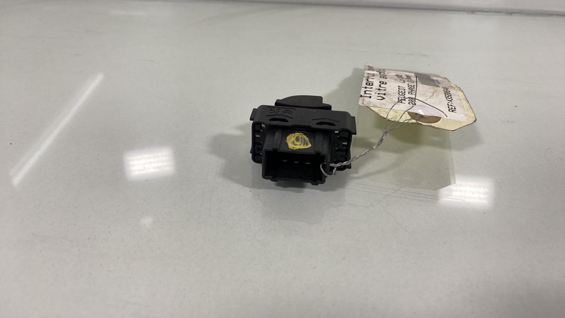Interruttore lavacristalli anteriore destro PEUGEOT 208 1 Gasolina - 1