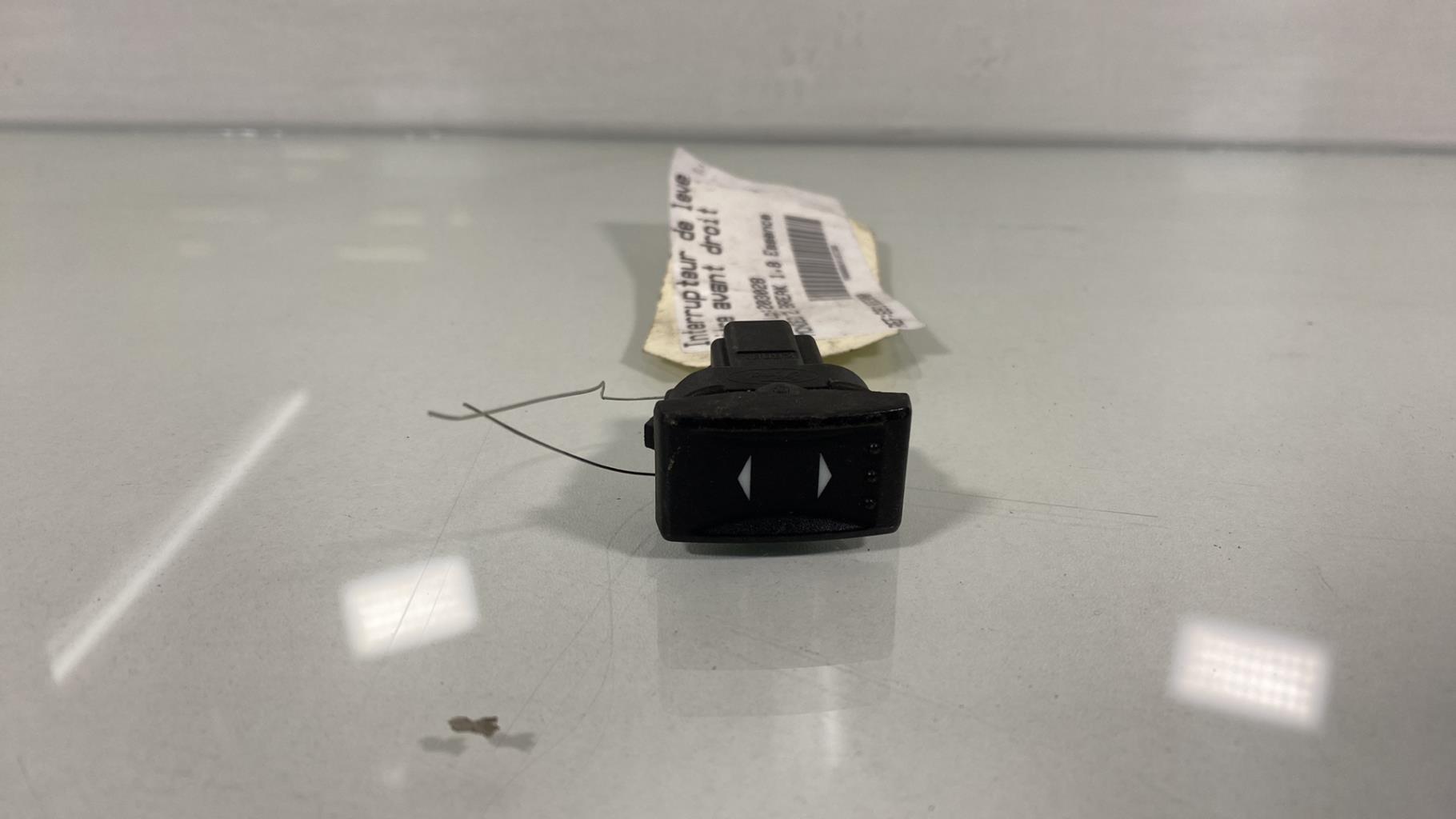 Interruttore lavacristalli anteriore destro FORD MONDEO 2 BREAK Gasolina - 1