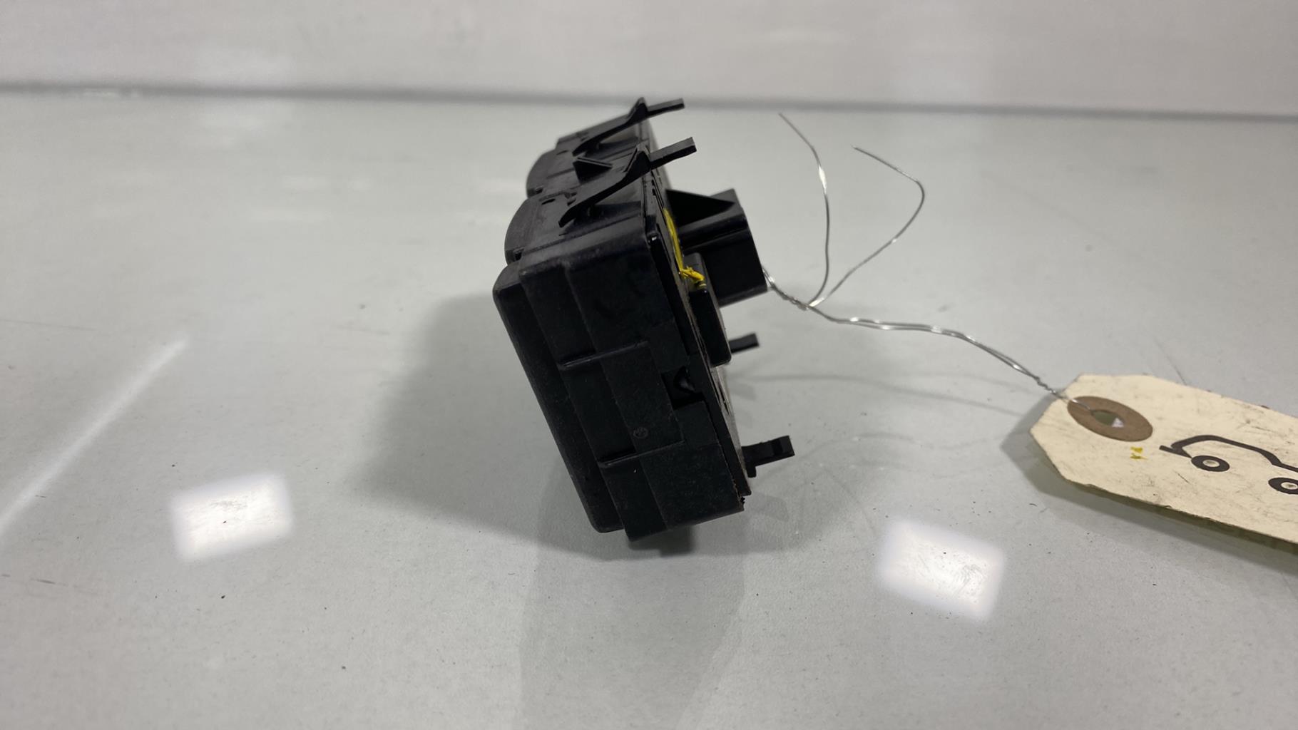 Interruttore lavacristalli anteriore sinistro FORD MONDEO 2 Gasolina - 1