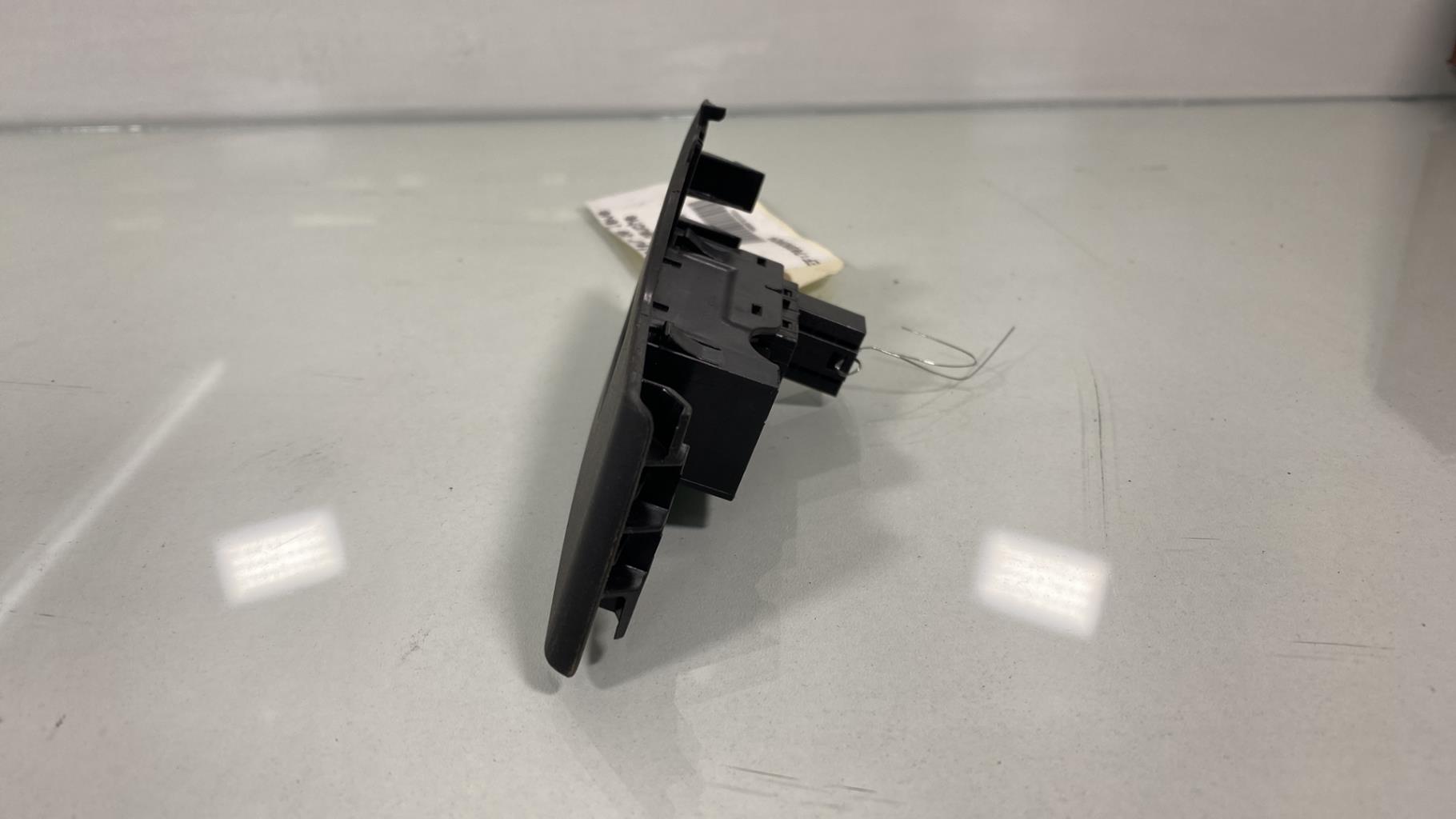 Interruttore lavacristalli anteriore sinistro VOLKSWAGEN POLO 6 PHASE 1 Gasolina - 1
