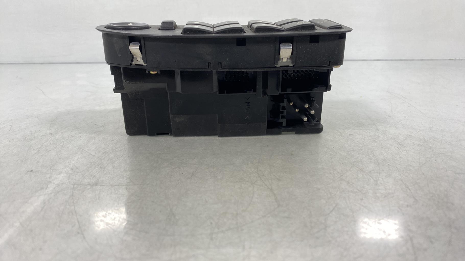 Interruttore lavacristalli anteriore sinistro BMW SERIE 5 E39 PHASE 2 Diésel - 1