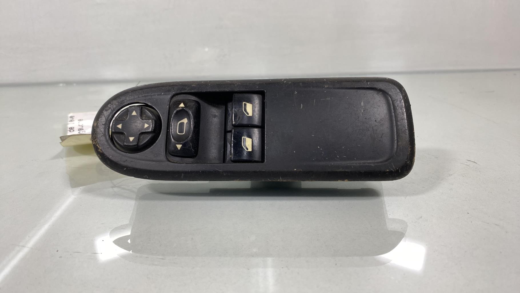 Interruttore lavacristalli anteriore sinistro PEUGEOT 308 1 PHASE 1 Diésel - 1