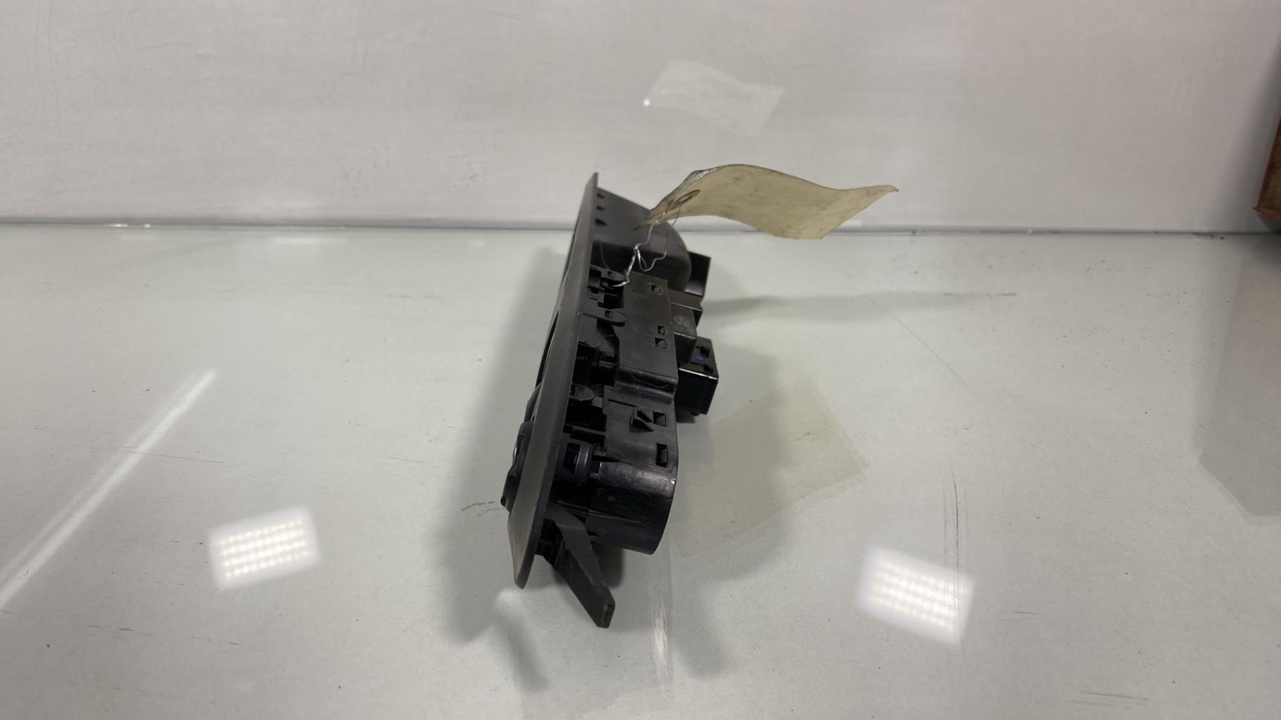Interruttore lavacristalli anteriore sinistro CITROEN DS3 PHASE 1 Diésel - 1