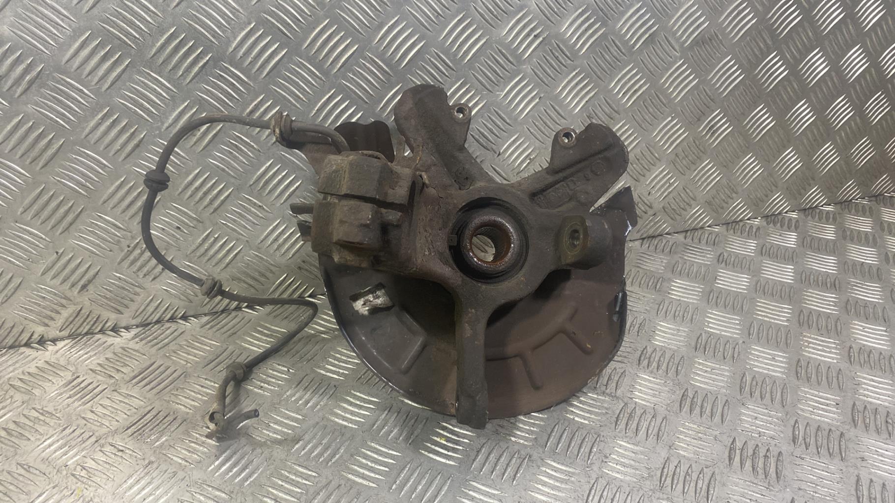 Fuso a snodo anteriore sinistro VOLKSWAGEN FOX Gasolina - 1