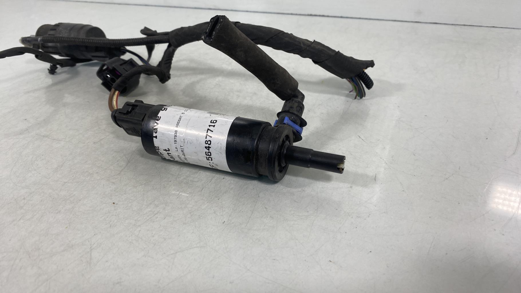 Pompa lavacristalli anteriore VOLKSWAGEN PASSAT 5 CC COUPE Diésel - 1