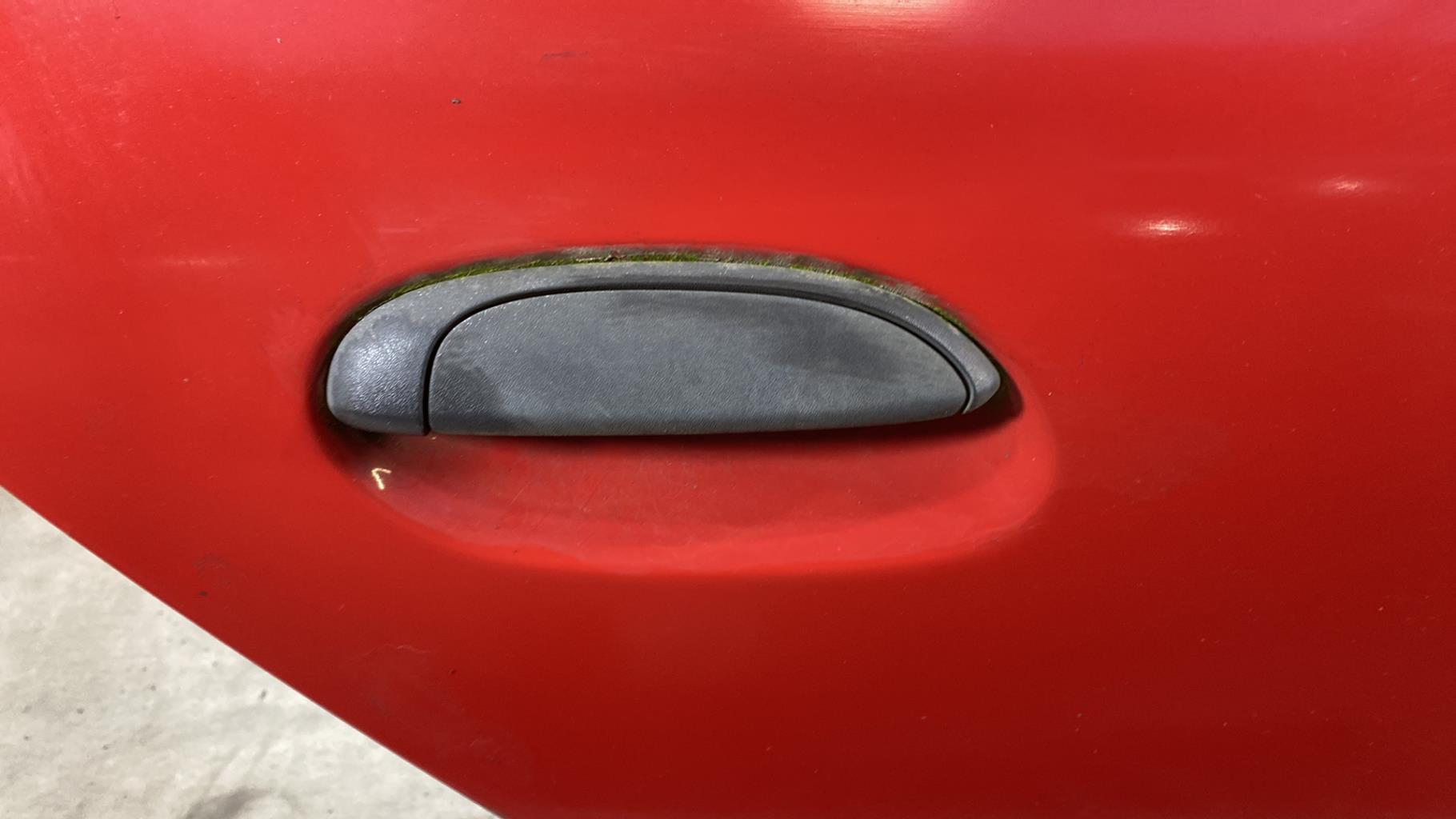 Puerta trasera derecha RENAULT CLIO 2 PHASE 2 Gasolina - 1