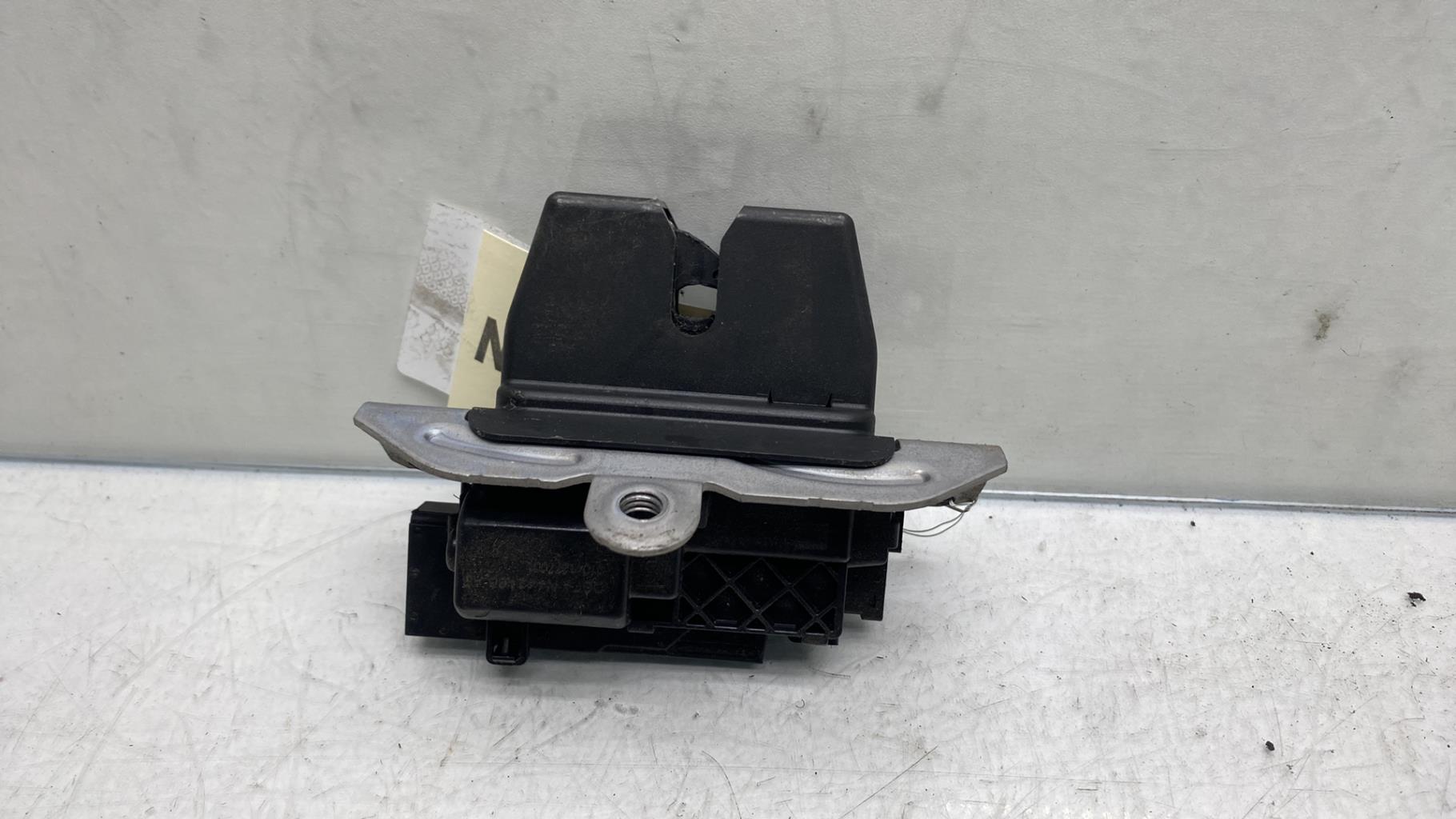 Serrure de coffre FORD MONDEO 4 PHASE 1 Essence - 1