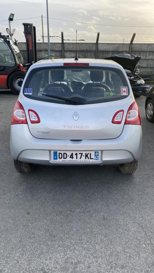 Attache ceinture arriere droit RENAULT TWINGO PHASE 8200384672