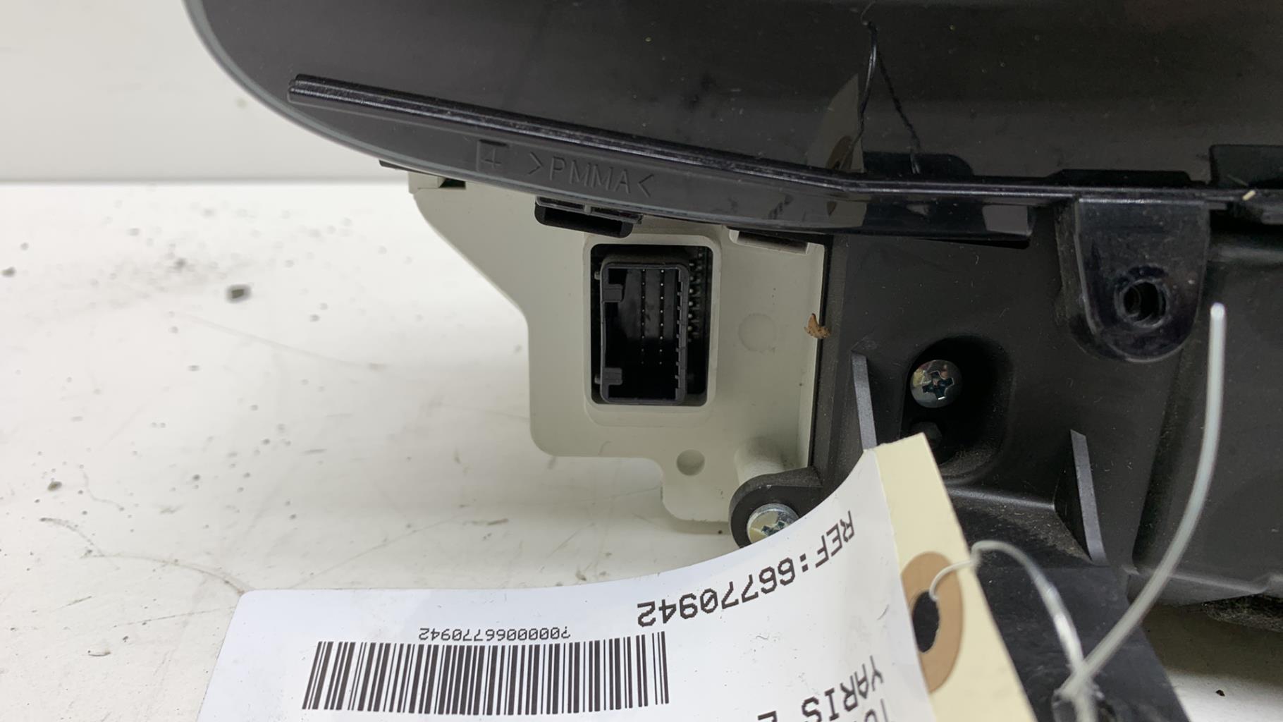 Compteur TOYOTA YARIS 2 PHASE 2 Essence - 1