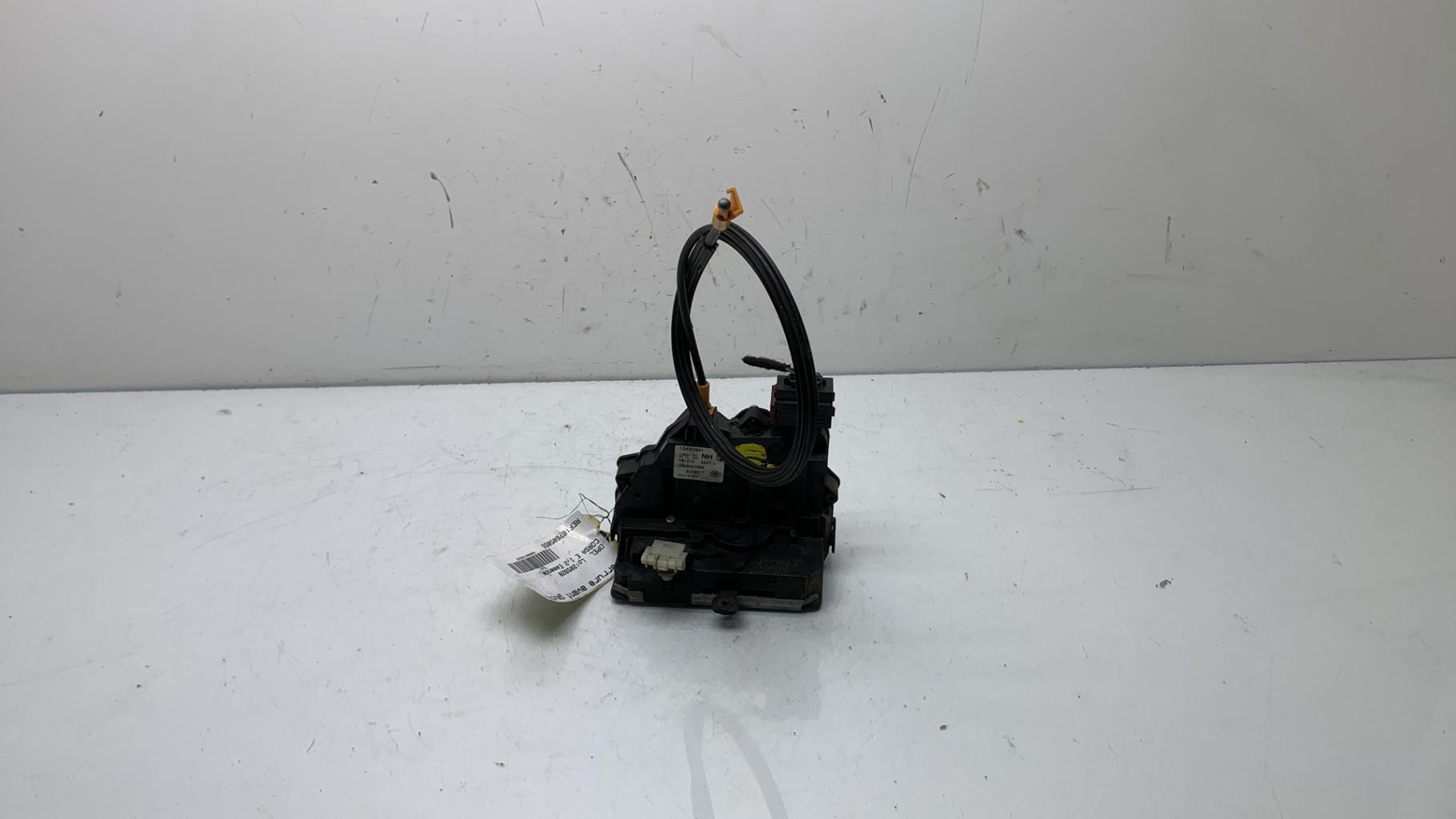 Serrure avant gauche OPEL CORSA E Essence - 1