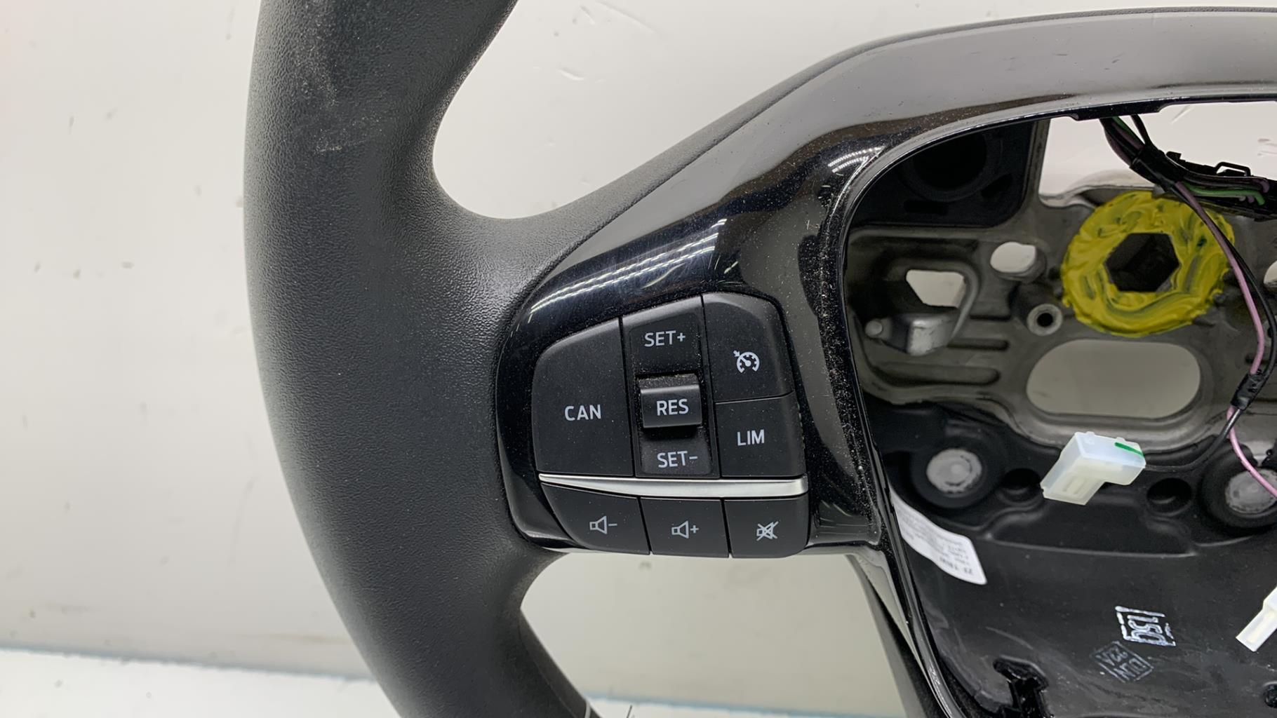 Volant FORD FIESTA 7 Essence - 1