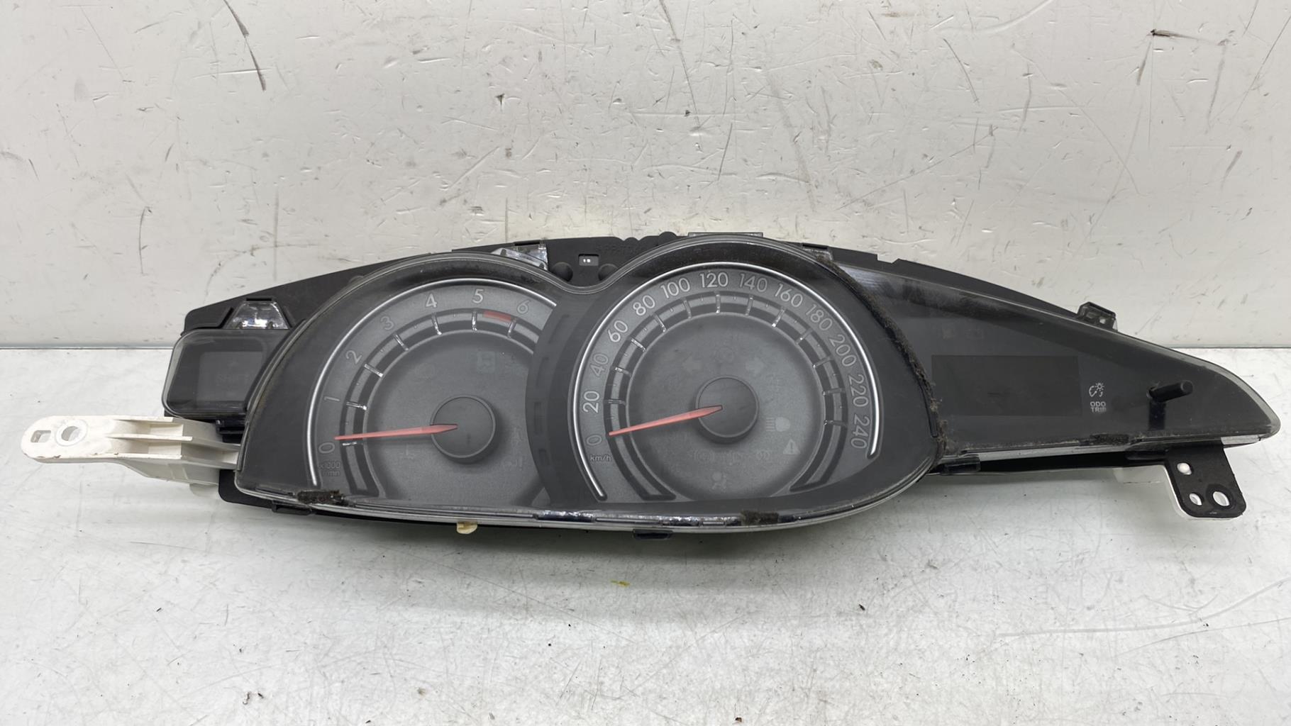 Compteur TOYOTA VERSO PHASE 1 Diesel - 1
