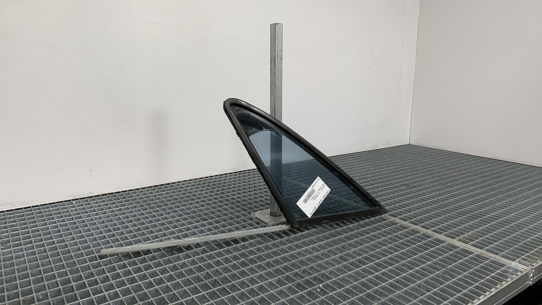 Ventanilla triangular delantera izquierda (puerta) PEUGEOT 407 PHASE 1 Diésel - 1