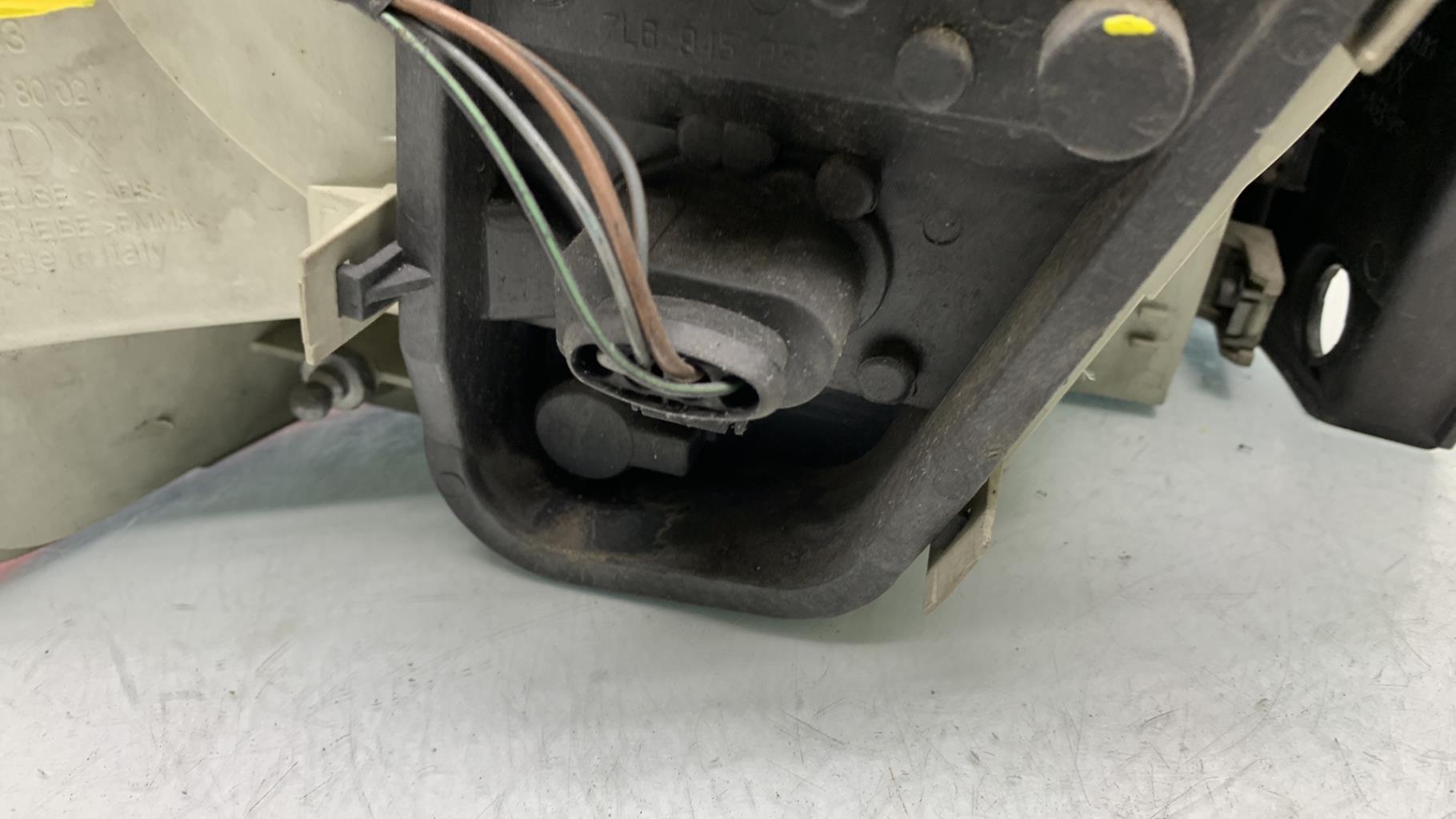 Fanale posteriore principale destro (luci) VOLKSWAGEN TOUAREG 1 PHASE 1 Diésel - 1