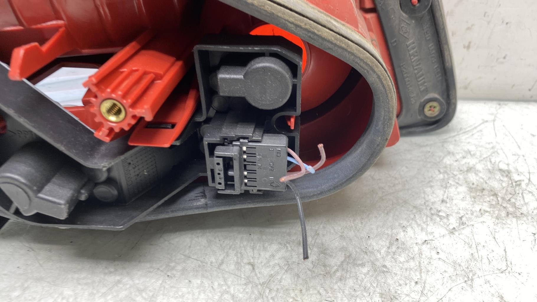 Feu arriere secondaire droit (feux) RENAULT VEL SATIS PHASE 1 Diesel - 1