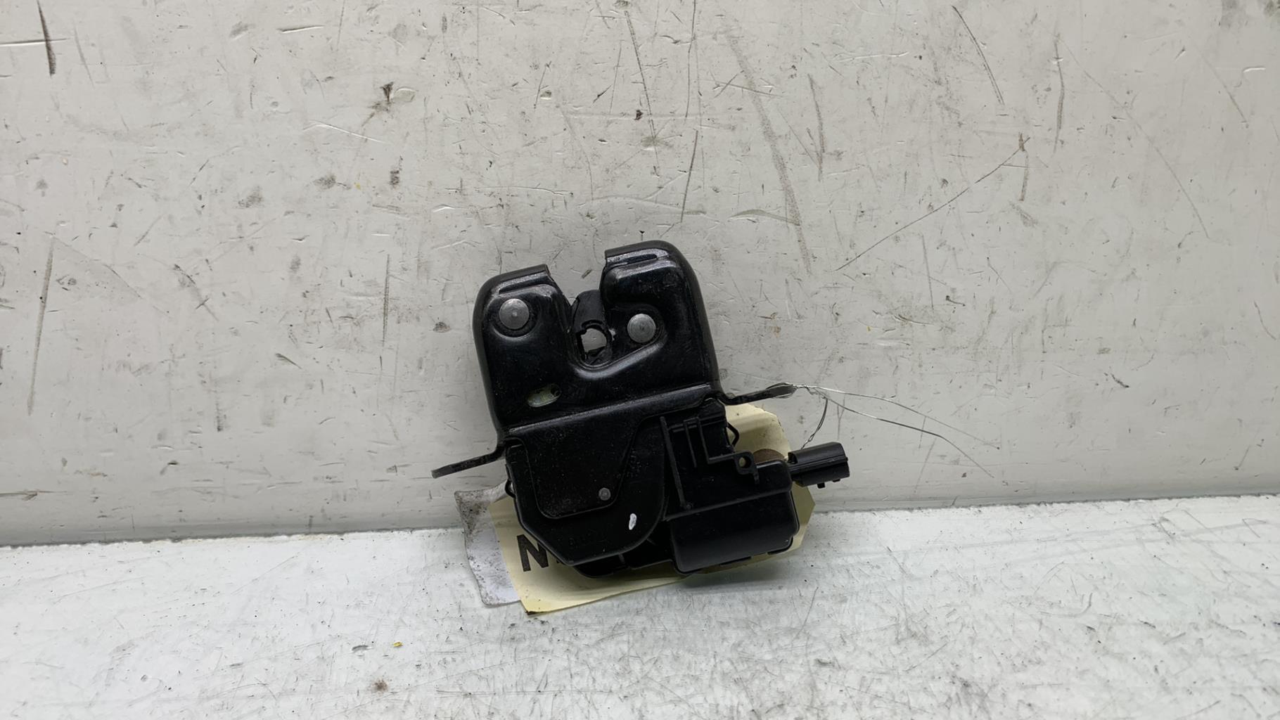 Serrure de coffre RENAULT CLIO 4 PHASE 1 Diesel - 1