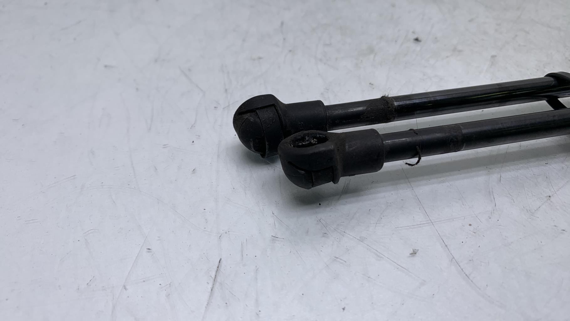 Verin de coffre CITROEN C3 3 PHASE 1 Diesel - 1