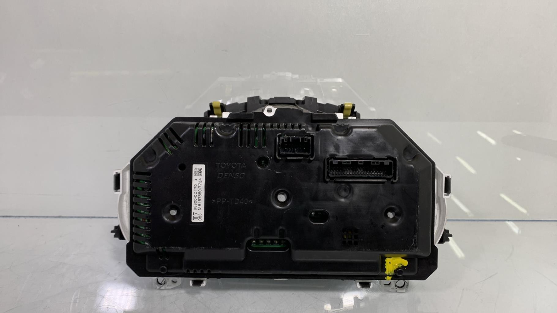 Compteur TOYOTA YARIS 3 PHASE 1 Essence/Hybride - 1